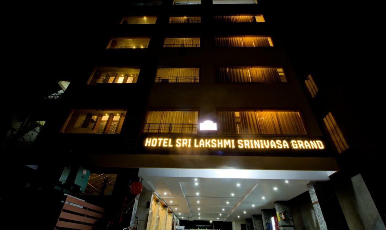 Treebo Sls Grand Hotell Tirupati Eksteriør bilde
